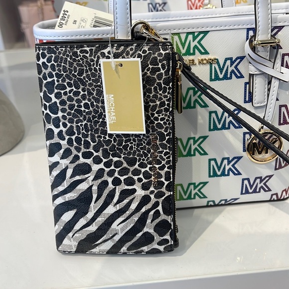 MICHAEL KORS LARGE DOUBLE ZIP WRISTLET WALLET PHONE CASE CLUTCH
Black Multi - Picture 7 of 16